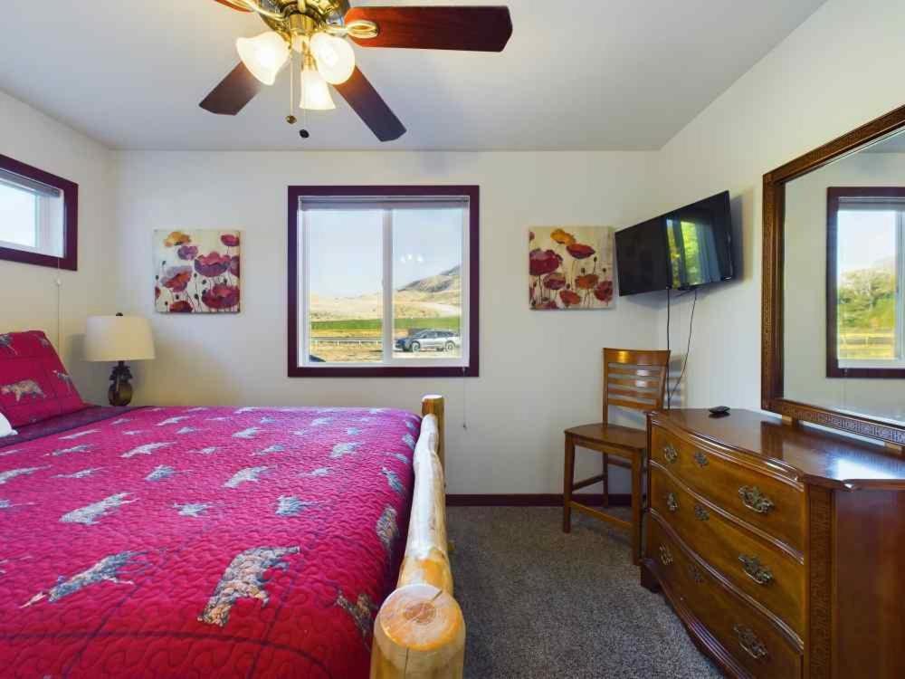 Eycat Lodging Company Guest House Wapiti Buitenkant foto